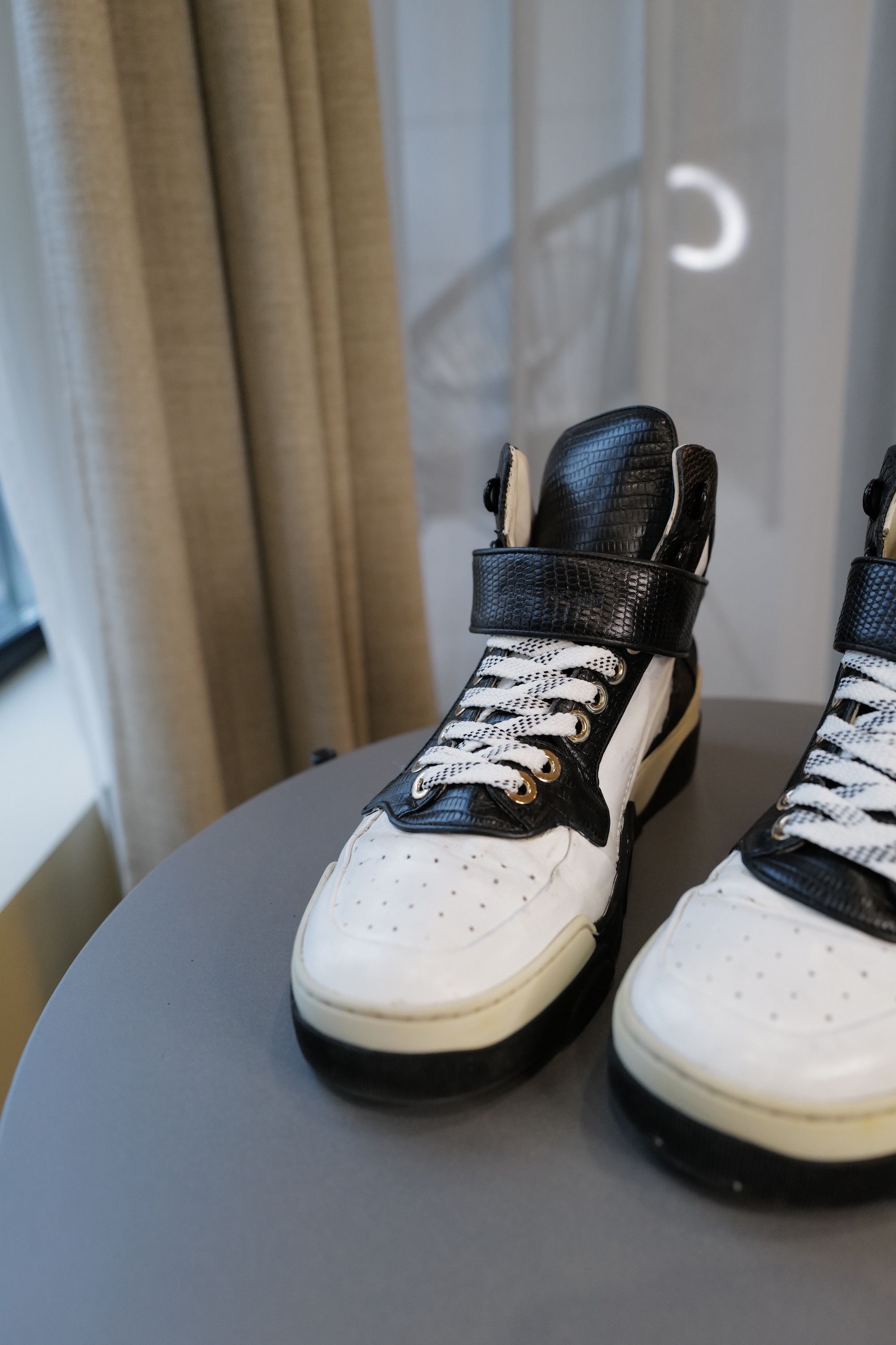 Givenchy Givenchy Hi Top Leather Sneakers Size US 8 / EU 41 - 4 Thumbnail