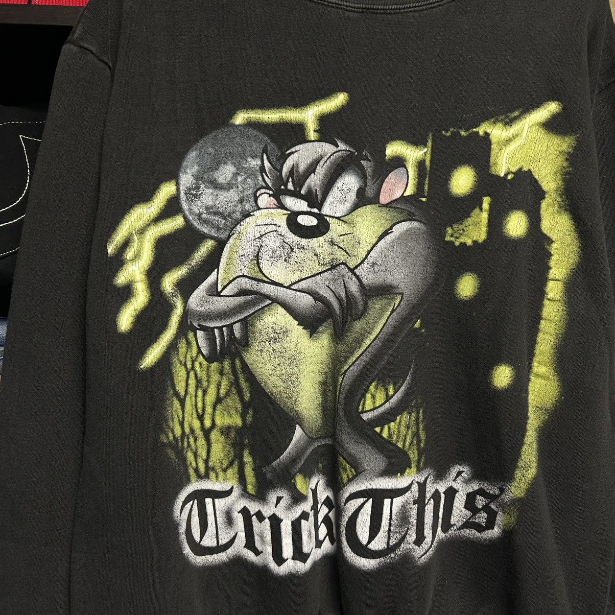 Warner Bros Vintage Warner Bros Looney Tunes 1997 Taz Cartoon sweatshirt Size US S / EU 44-46 / 1 - 2 Thumbnail