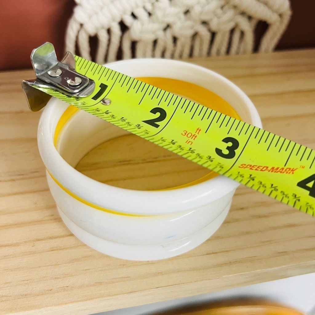 Vintage Vintage Lucite Bangle Bracelet Stack Set 4 Yellow and White Size ONE SIZE - 5 Thumbnail