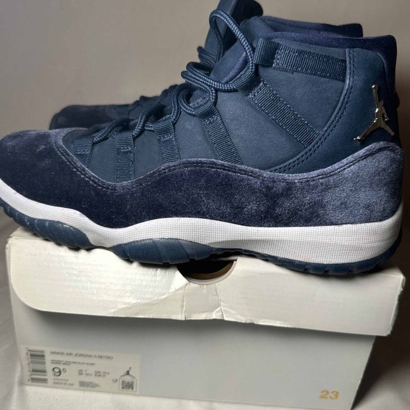 Jordan Brand × Nike Size 9.5 - Air Jordan 11 Retro Midnight Navy Velvet Women's Size US 9.5 / IT 39.5 - 9 Thumbnail