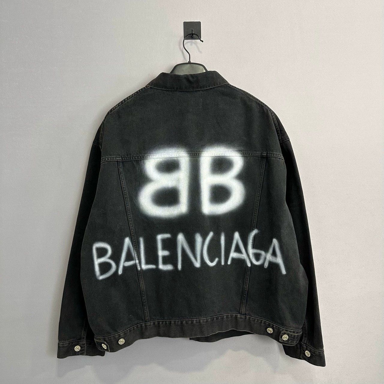 Balenciaga balenciaga graffiti spray denim jacket size s Size US S / EU 44-46 / 1 - 1 Thumbnail