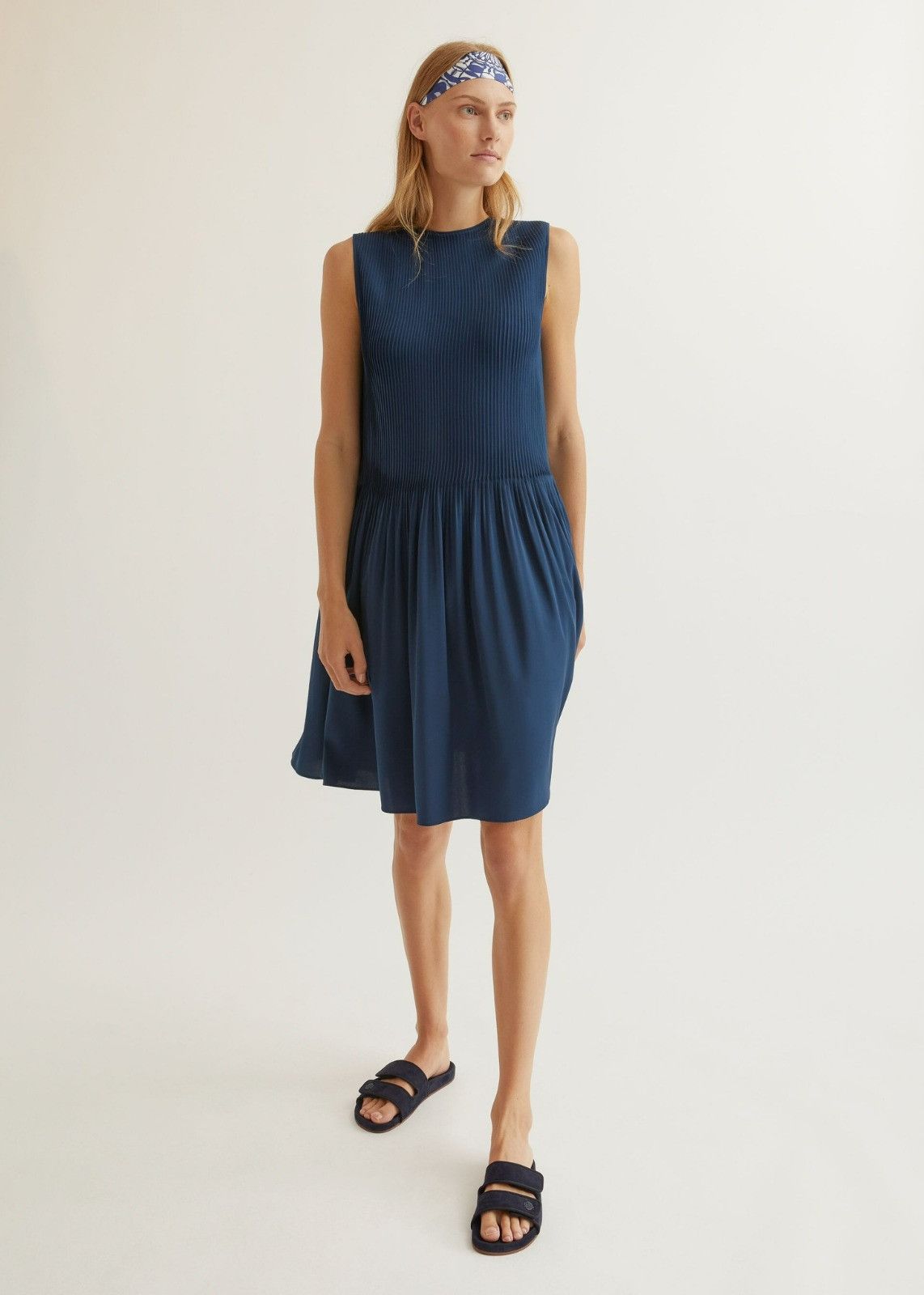 o1srvl11e0424 Dress in Navy Blue