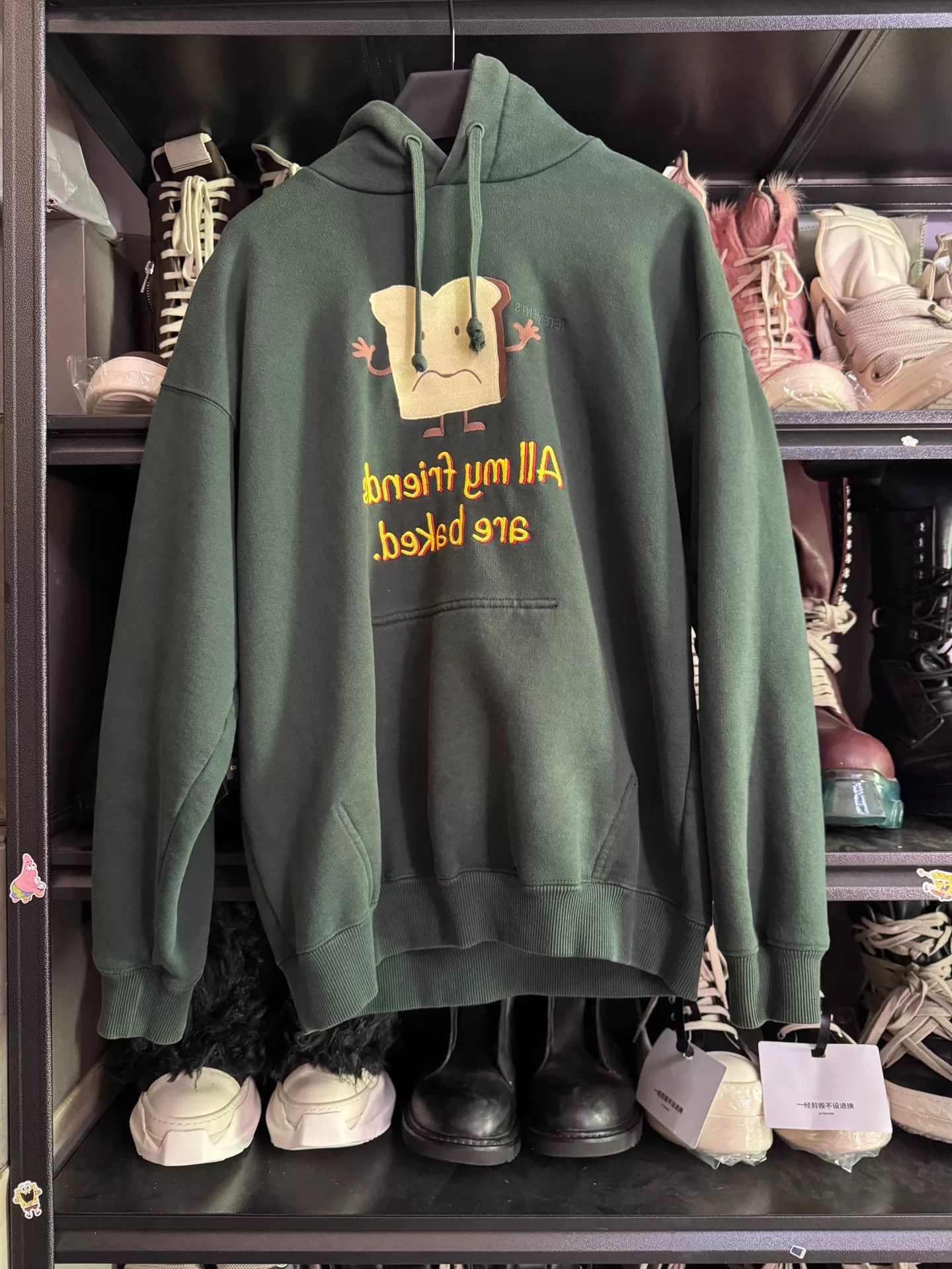 Vetements Vetements Printed Graphic White Hoodie S Men Size US S / EU 44-46 / 1 - 1 Thumbnail