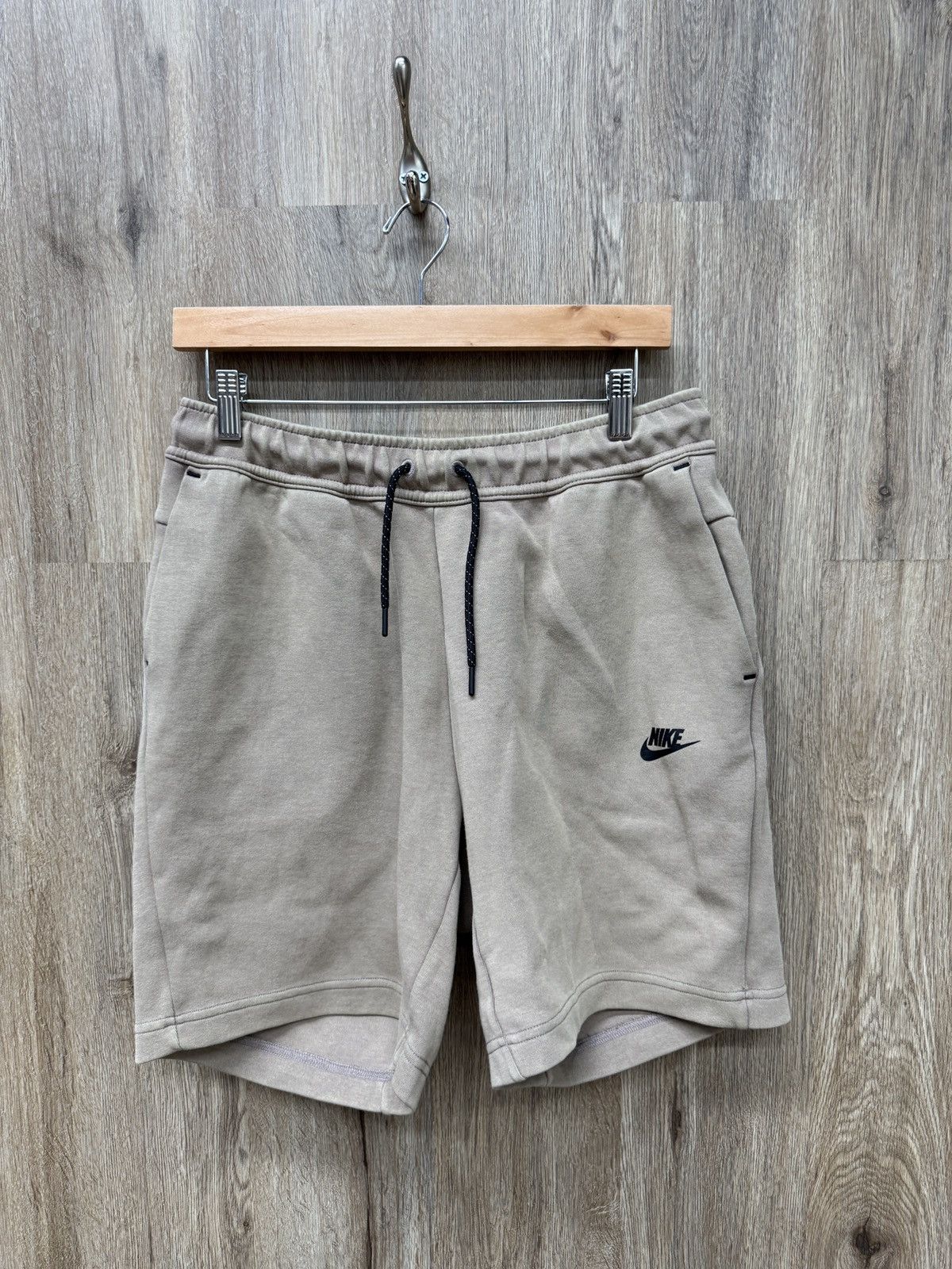 Nike Nike Tech Beige Shorts Size US 32 / EU 48 - 1 Thumbnail