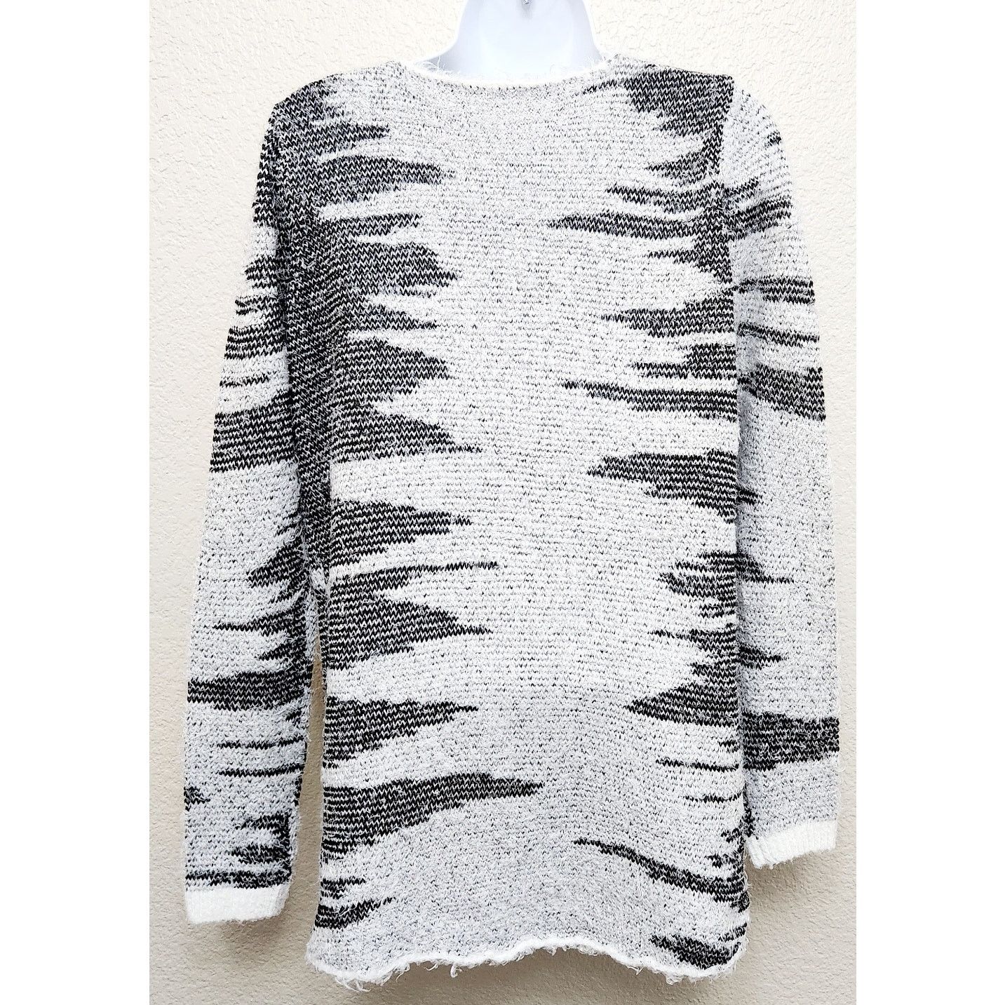 Other Gianni Bini Black White Shaggy Soft V Neck Sweater XS Soft Size XS / US 0-2 / IT 36-38 - 5 Thumbnail