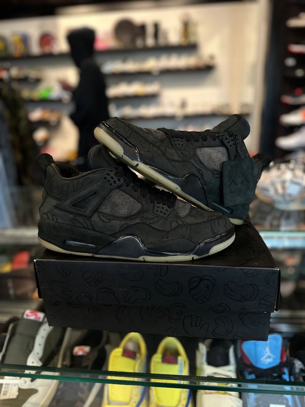 Jordan Brand × Kaws Jordan 4 Retro Kaws Black Clean OG Size 10.5 Size US 10.5 / EU 43-44 - 1 Thumbnail