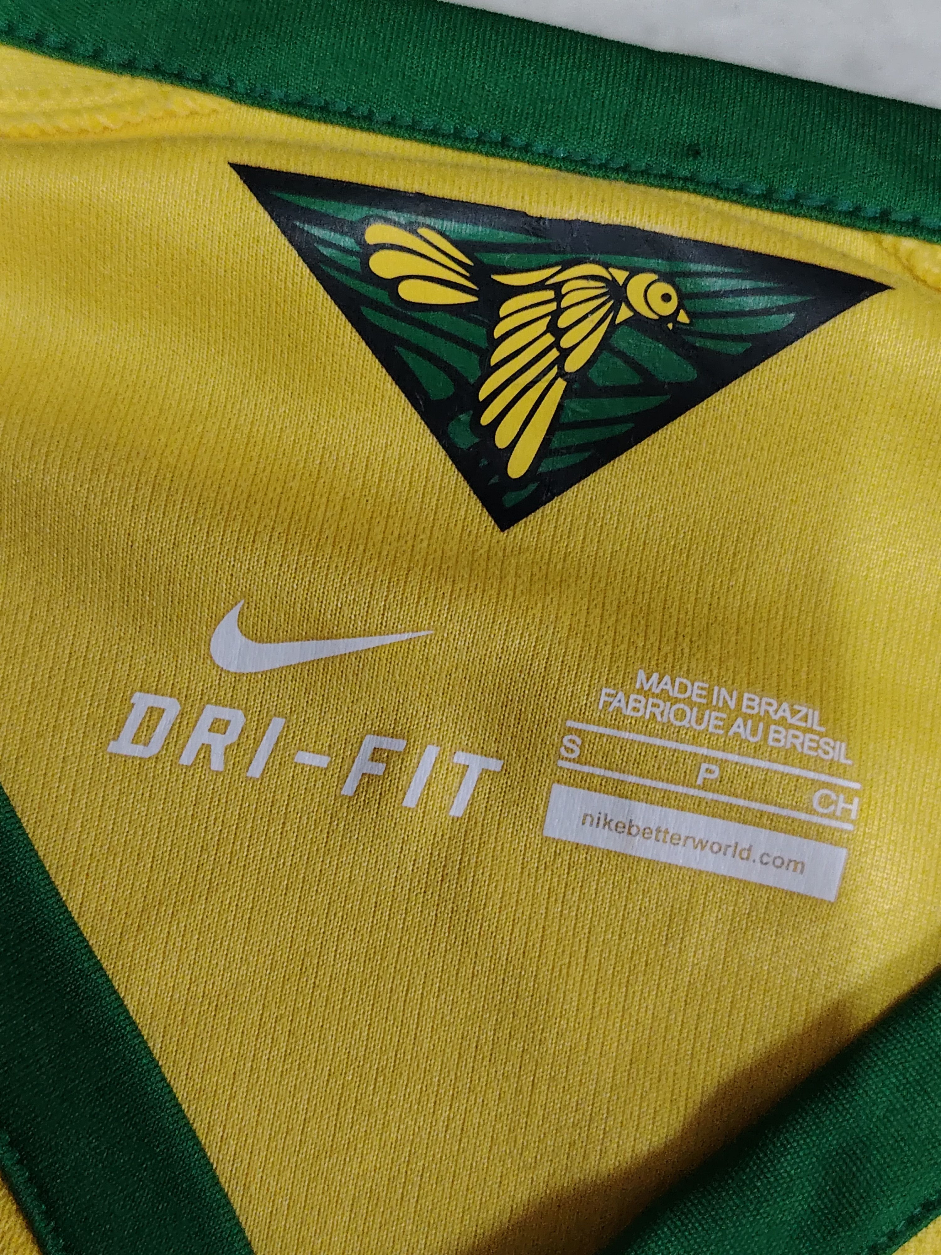 Vintage Brazil Home Football 2014/16 Made in Brazil Jersey Size US S / EU 44-46 / 1 - 6 Thumbnail