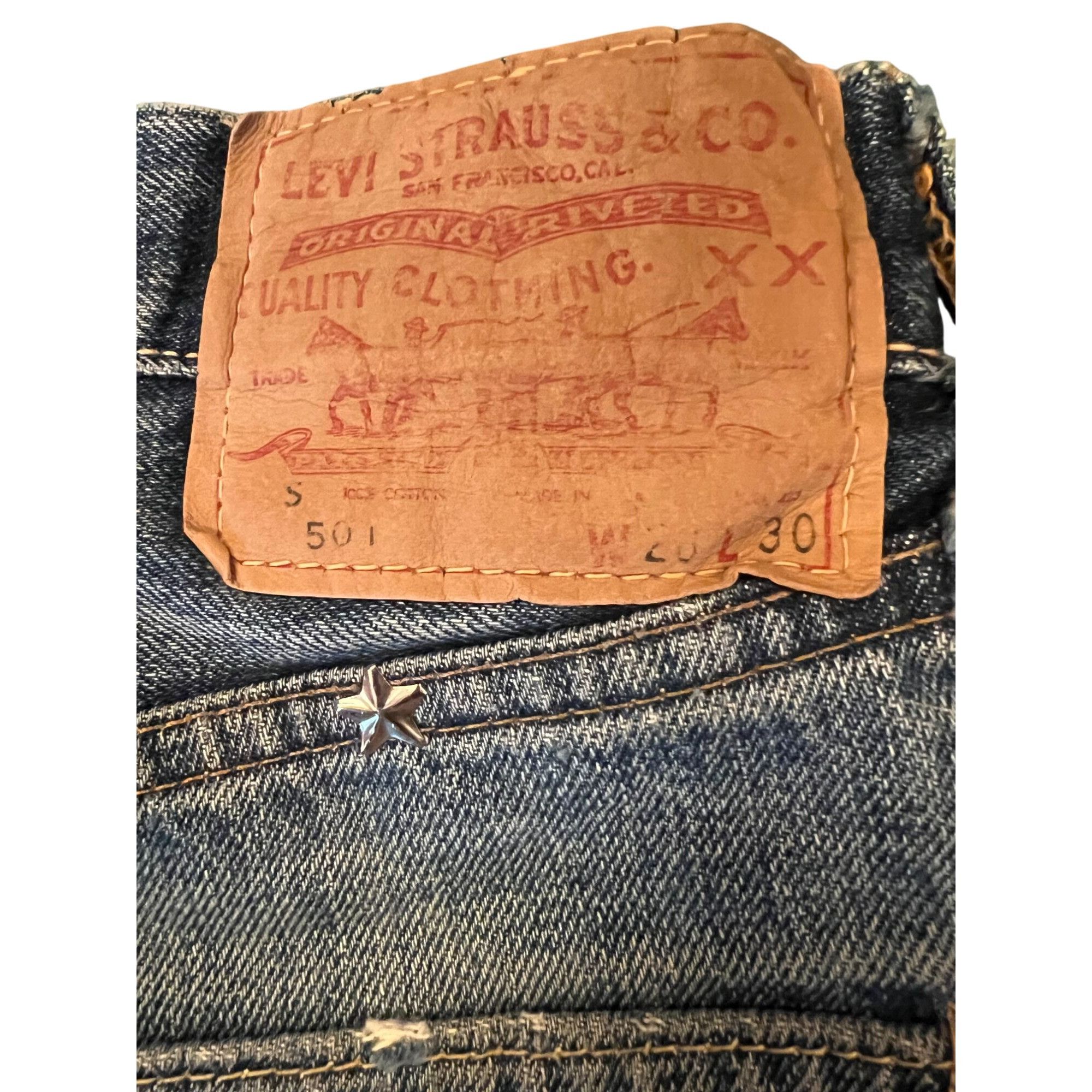 Levi's Vintage Levis Distressed Denim Shorts W/ Rolling Stones Patc Size 28" / US 6 / IT 42 - 19 Thumbnail