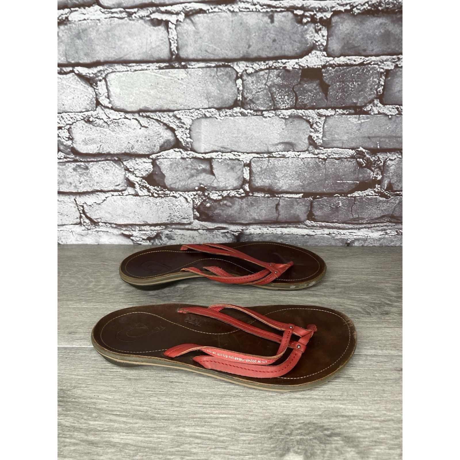 Olukai Olukai U'I-W Red Leather Thong FlipFlop Casual Slide Sandals Size US 8 / IT 38 - 10 Thumbnail