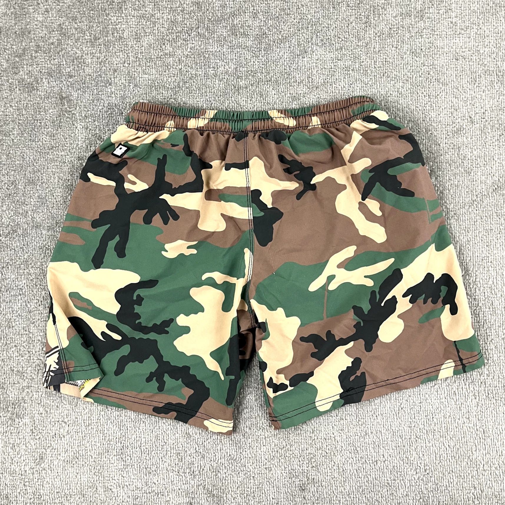 Vintage GREATER HALF Shorts Men L 7" Green Camo Lady Liberty Rifle Gun Workout Gym Casual Activewear Elastic Waist Pockets Breathable Size US 33 - 7 Thumbnail