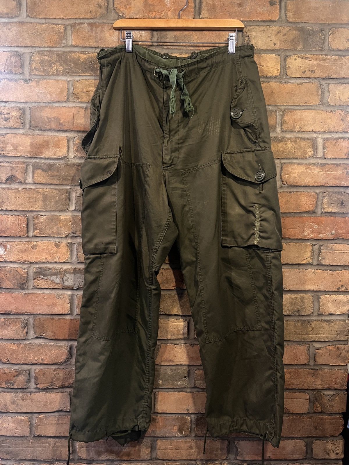 Vintage 1975 USMC Man’s Windproof Trousers Size US 36 / EU 52 - 1 Thumbnail