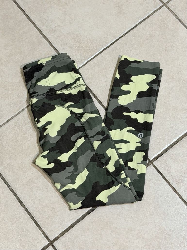 Lululemon LULULEMON F&F LEGGING 22” NEON GREEN CAMO COLOR SIZE 2 Size 26" / US 2 / IT 38 - 4 Thumbnail