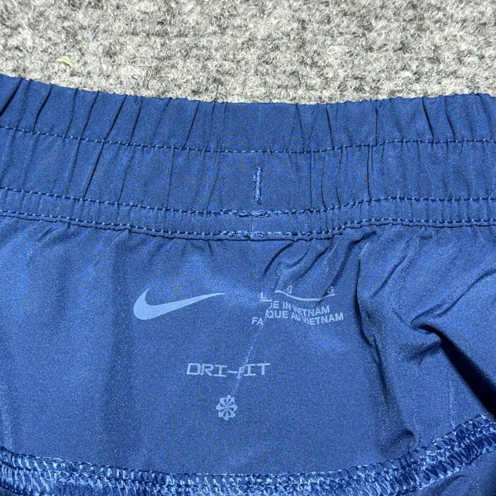 Nike Nike Shorts Mens L Blue Form 7" Unlined Shorts Versatile Dri-FIT FN3283-476 Size US 36 / EU 52 - 3 Thumbnail