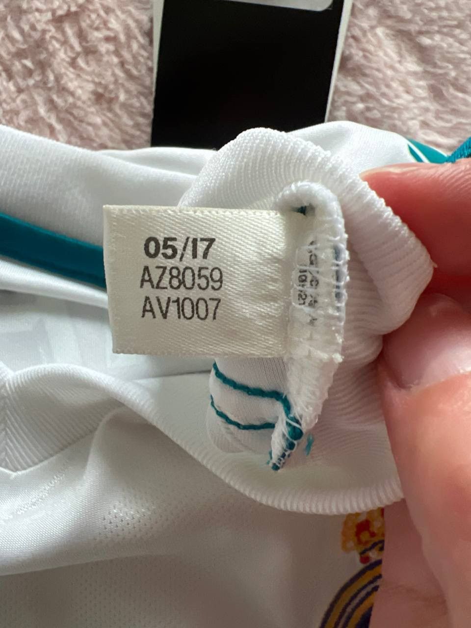 Adidas Real Madrid 2017/18 Ronaldo #7 Signature New with Tags Size US M / EU 48-50 / 2 - 5 Thumbnail