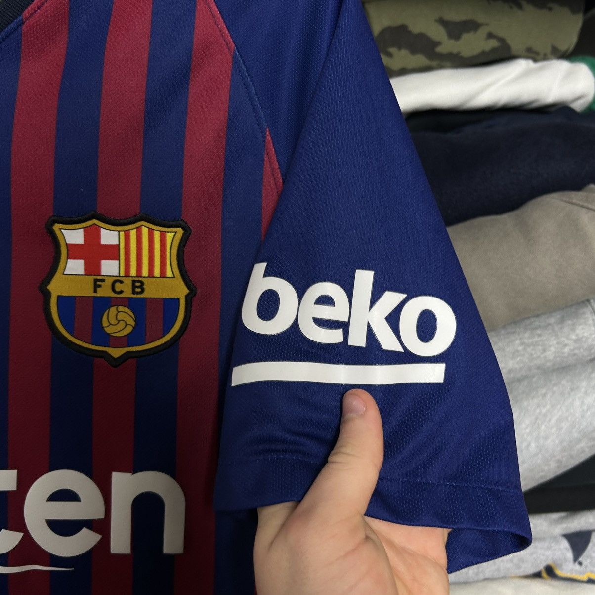 Nike Mens Nike FC Barcelona Origi Player home soccer jersey Size US S / EU 44-46 / 1 - 8 Thumbnail