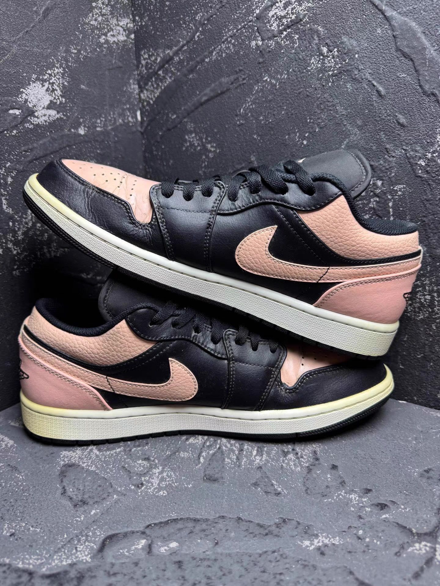 Nike Air Jordan 1 Low Black Pink Toe Q10 Size US 10 / EU 43 - 4 Thumbnail