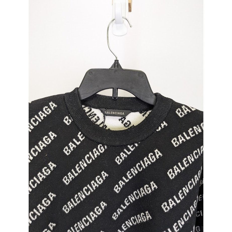 Balenciaga o1rshd1 Q:2 / All Over Logo Sweater in Black Size US L / EU 52-54 / 3 - 4 Thumbnail
