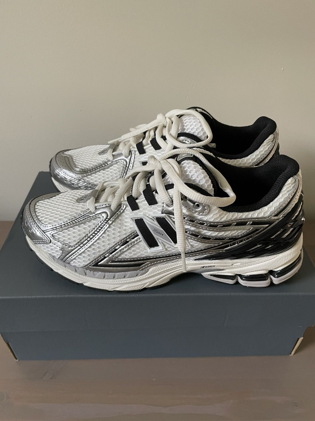 New Balance New Balance Classics NB1906 M1906RER Size US 9.5 / EU 42-43 - 4 Thumbnail