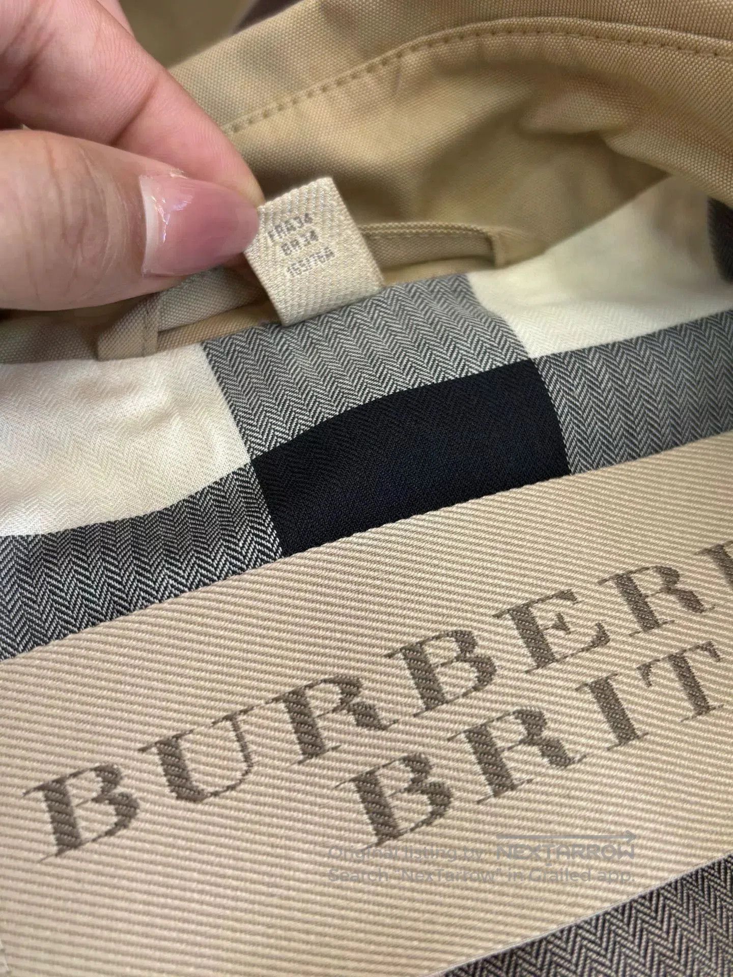 Burberry Burberry Women's Classic Trench Coat. Size US M / EU 48-50 / 2 - 5 Thumbnail