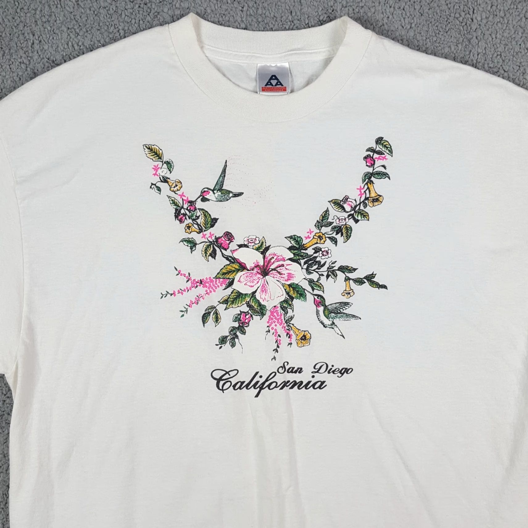 Vintage VINTAGE Alstyle Apparel & Activewear T-Shirt Men XL White Floral Animal Retro 90s 00s Nature Beach Outdoor Size US XL / EU 56 / 4 - 2 Thumbnail