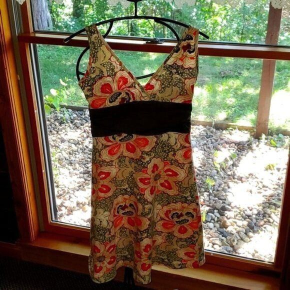 Patagonia Patagonia Sleeveless V-neck Stretchy Banded Waist Floral Col Size M / US 6-8 / IT 42-44 - 1 Thumbnail