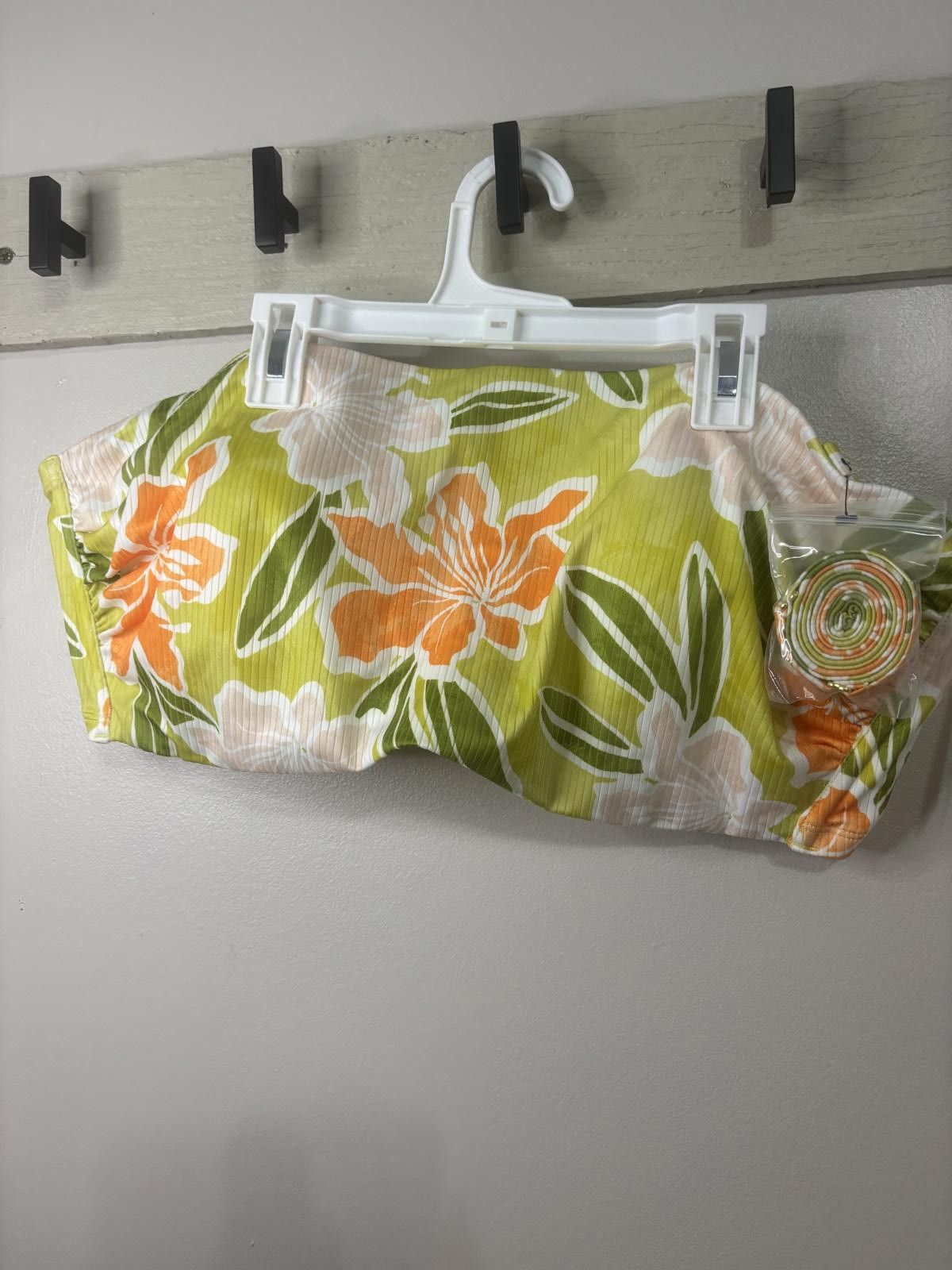 Designer Shade & Shore Floral Bikini Top with Removable Pads Size ONE SIZE - 1 Thumbnail