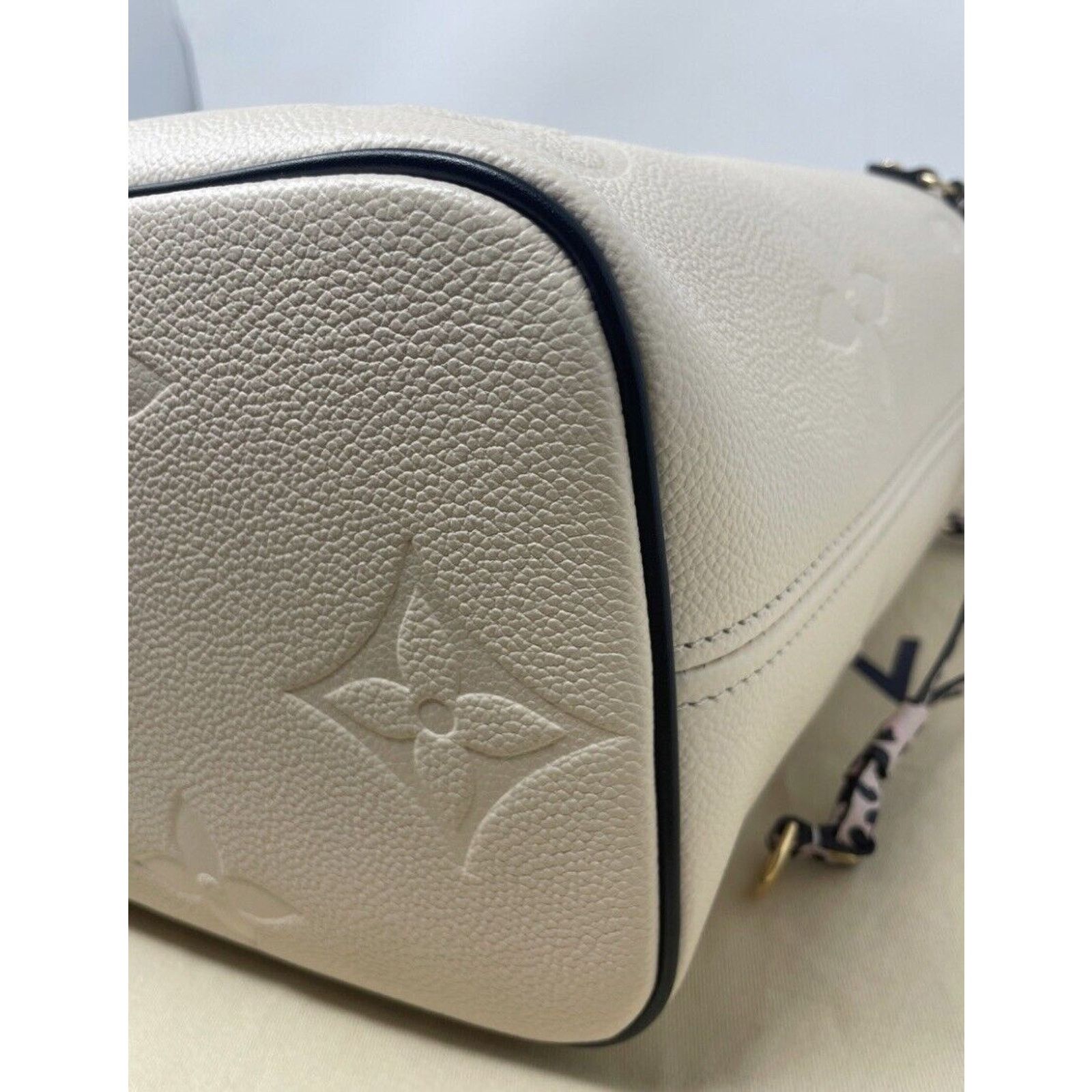 Louis Vuitton Louis Vuitton Neverfull Wild At Heart MM Ivory Leather NEW Size ONE SIZE - 7 Thumbnail