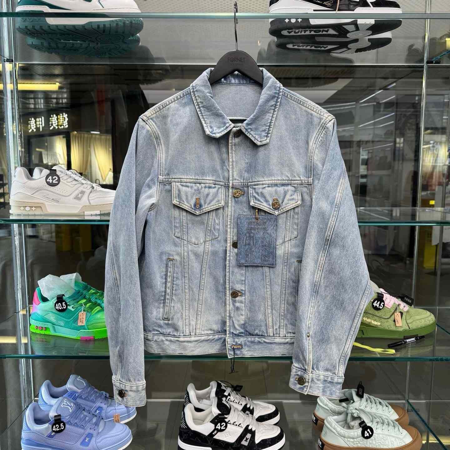Louis Vuitton Louis Vuitton Light Blue Denim Jacket Size 46 Size US S / EU 44-46 / 1 - 1 Thumbnail