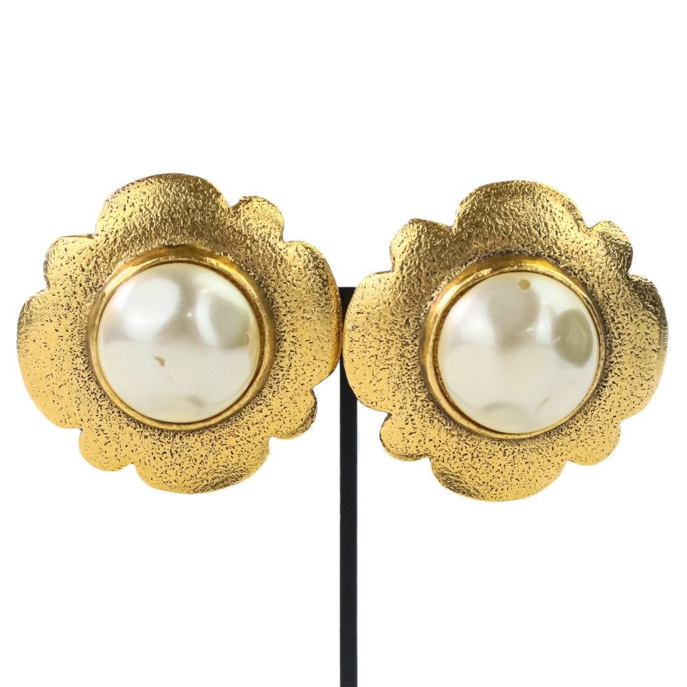 Chanel Chanel Chanel Faux Pearl Earrings Metal Earrings DUTY FREE for USA Size ONE SIZE - 1 Thumbnail