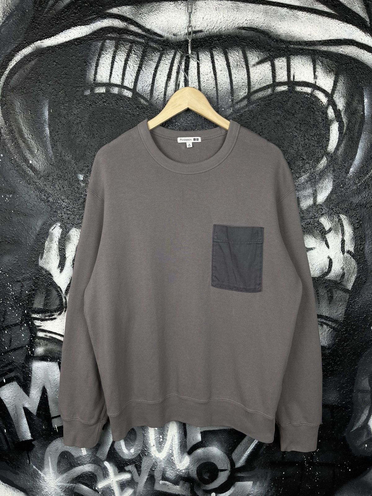 JW Anderson × Uniqlo Uniqlo x J.W. Anderson Pocket Sweatshirt Men’s Size M Size US M / EU 48-50 / 2 - 4 Thumbnail