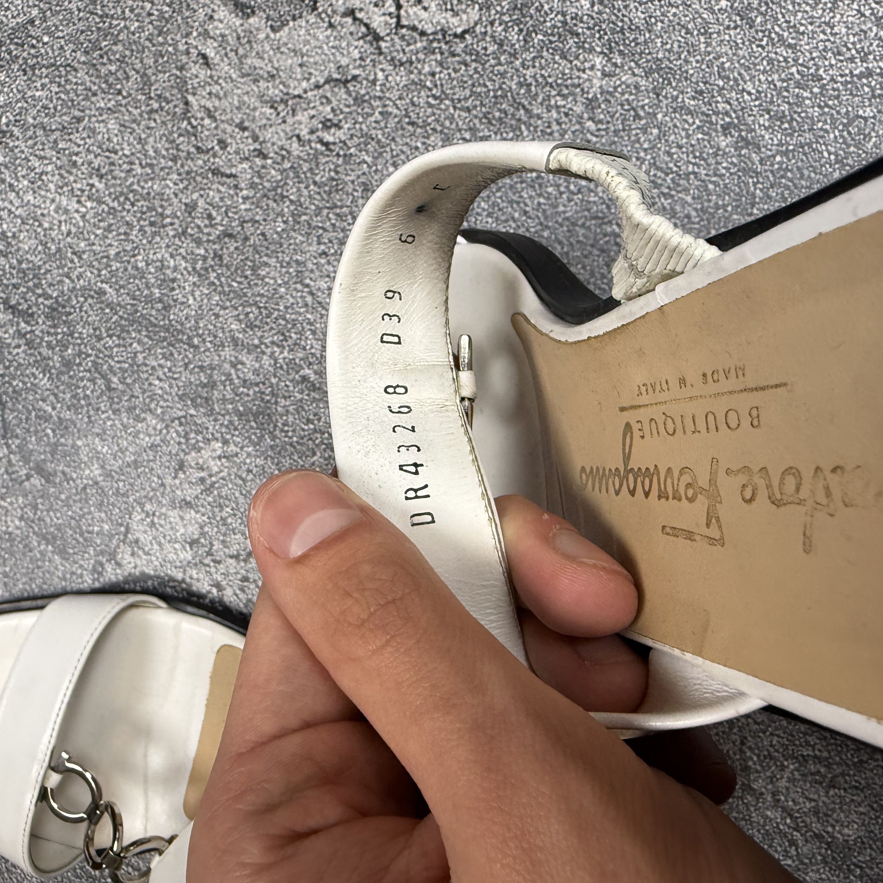 Salvatore Ferragamo Ferragamo 90s White Sandals with Metal Chain Detail Size US 6 / IT 36 - 8 Thumbnail