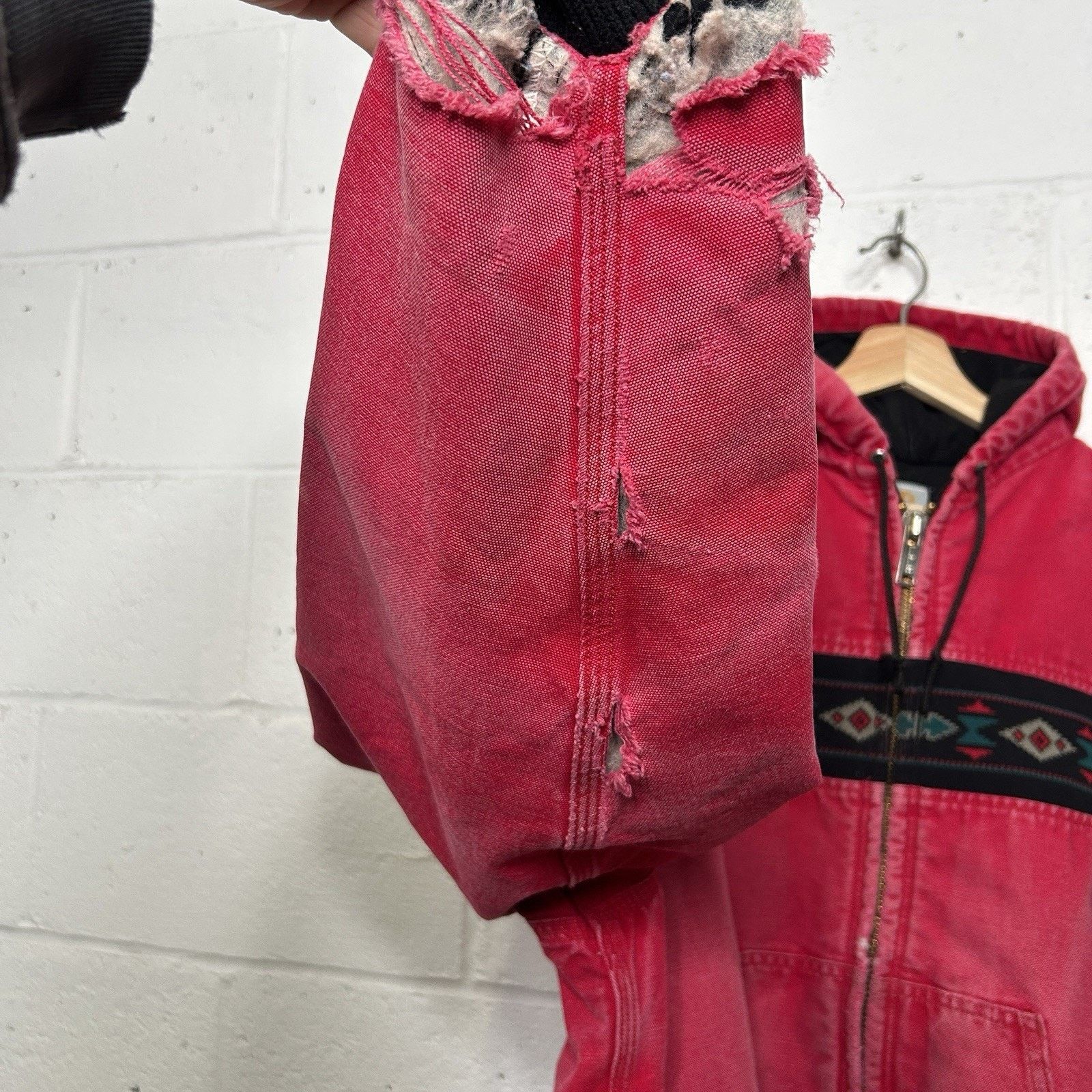 Carhartt Vintage Carhartt Quilted Hooded Active Jacket “Red Aztec” Size US XL / EU 56 / 4 - 6 Thumbnail
