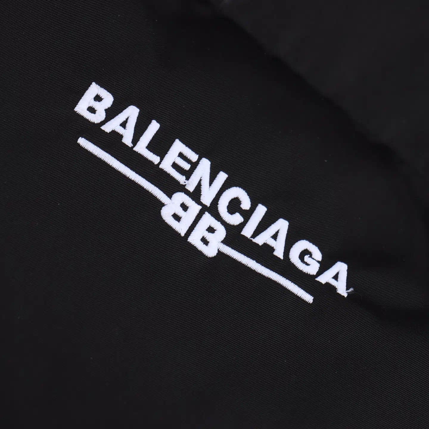 Balenciaga o1tr1nto0426 New Year Series 25 - Puffer Jacket in Black Size M / US 6-8 / IT 42-44 - 3 Thumbnail