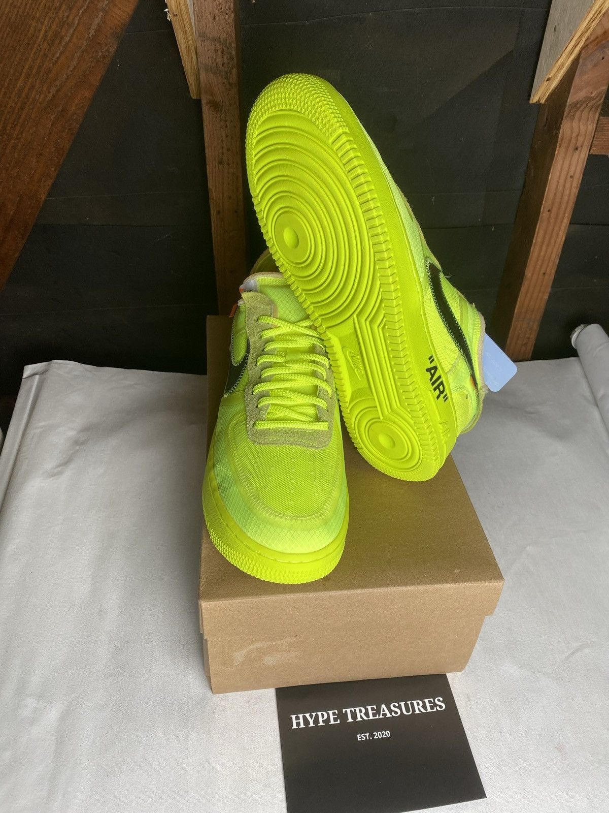 Nike Size 10.5 - Nike Air Force 1 Low Off-White Volt (2018) VNDS Size US 11 / EU 44 - 3 Thumbnail