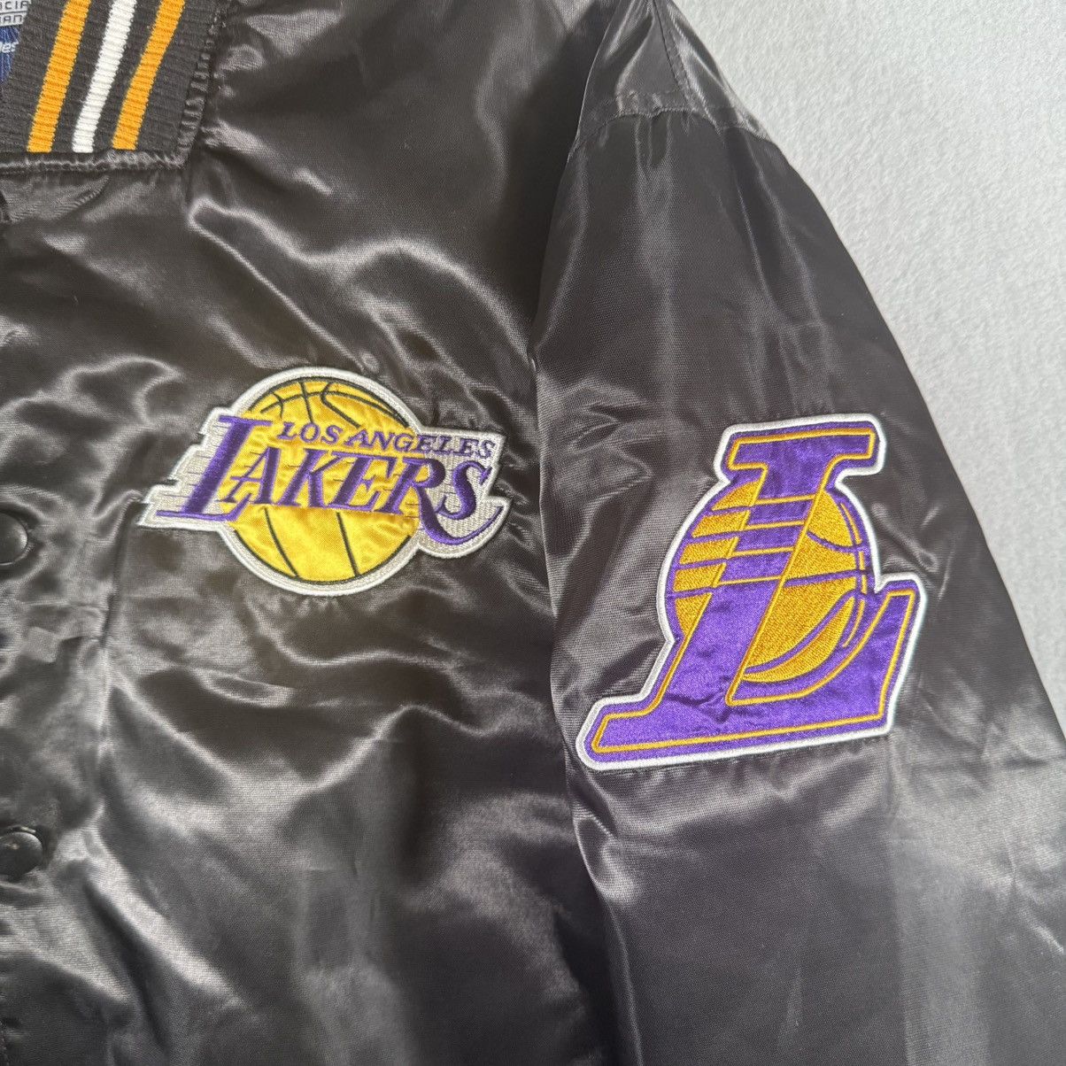 JH Design JH Design NBA Los Angeles Lakers Big Logo Black Satin jacket Size US L / EU 52-54 / 3 - 5 Thumbnail