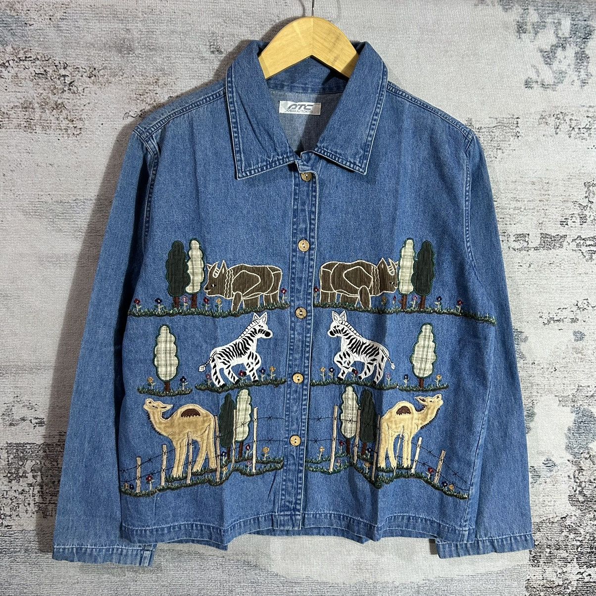 2000s Undefined Animal Shirt