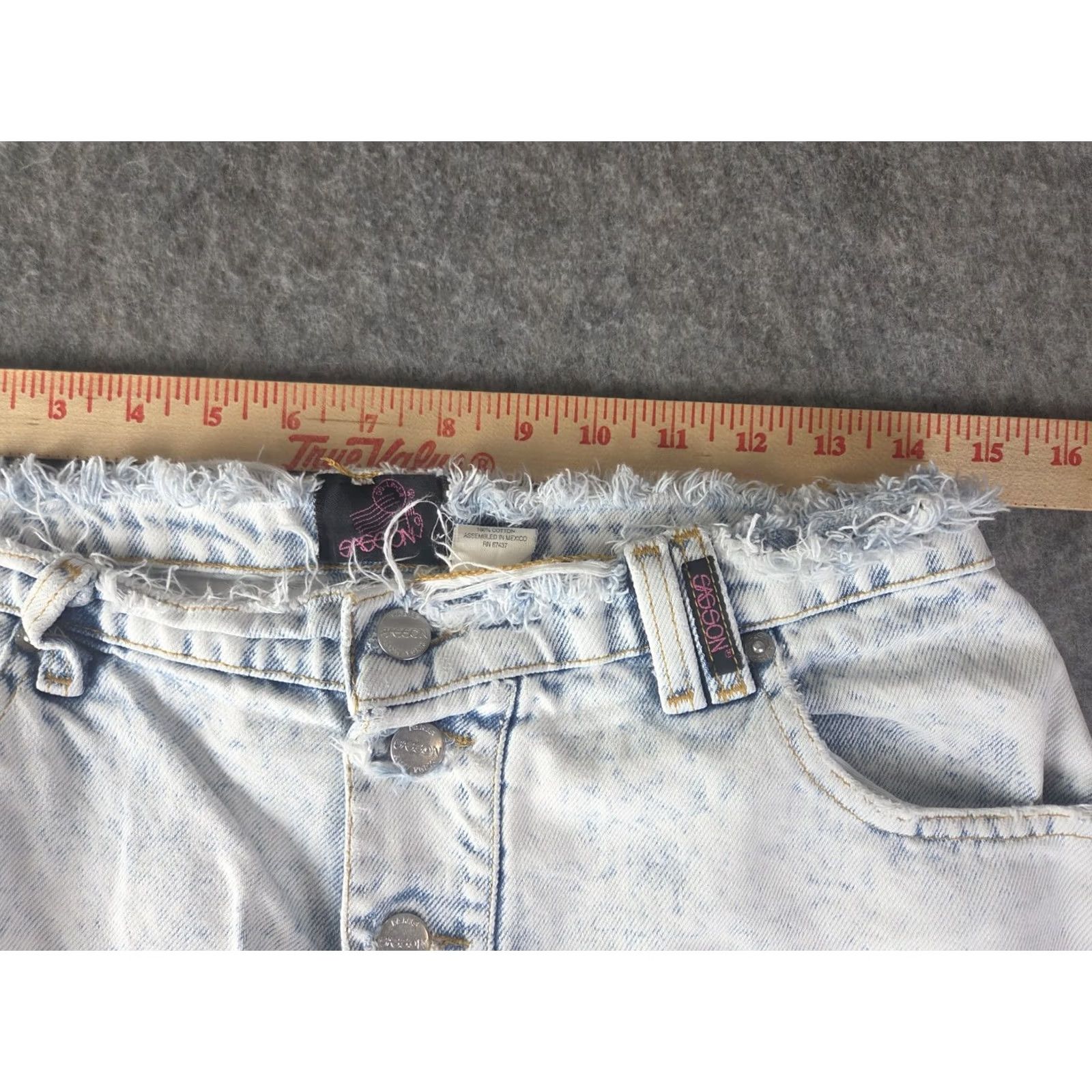 Vintage VINTAGE Sasson Stone Wash Buttonfly Jean Shorts 80s 12 Womens Blue Denim Distressed 5-Pocket Cut-Off High Rise Classic 80s 90s Style Mens/Girls Size 34" / US 12 / IT 48 - 6 Thumbnail