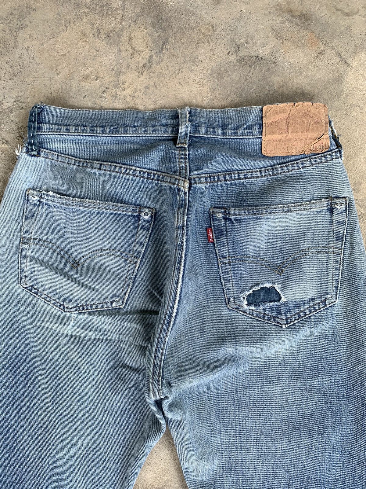 Levi's × Vintage Vintage Levis 501XX 555 Big E Selvedge Distressed Denim Size US 30 / EU 46 - 17 Thumbnail