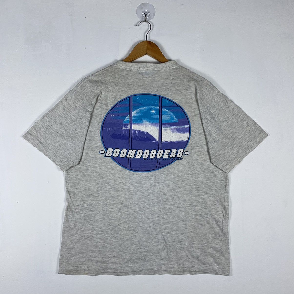 Vintage VINTAGE 90's BOOMDOGGERS SURF CLOTHES SURFING APPAREL TEE Size US L / EU 52-54 / 3 - 2 Thumbnail