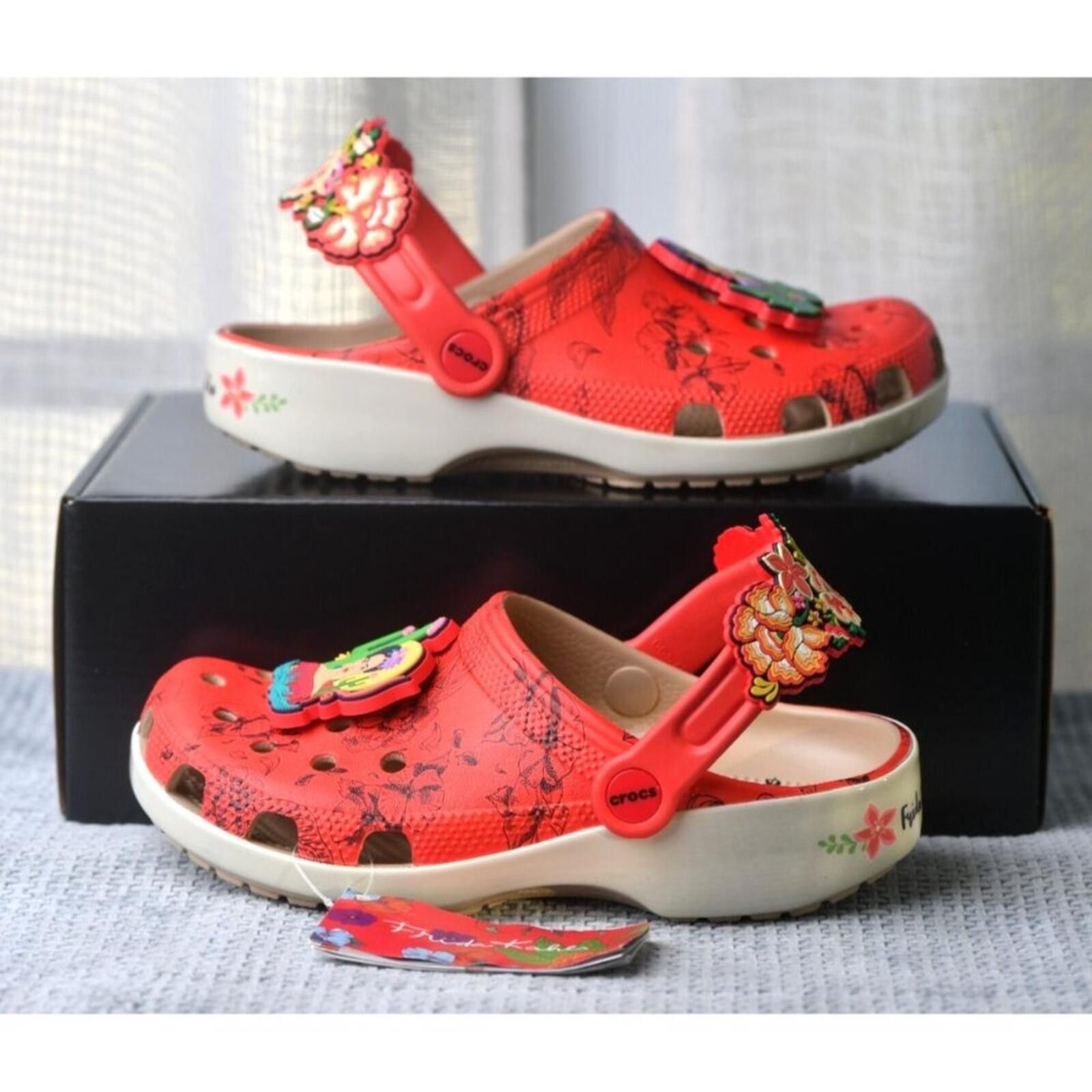 Crocs Crocs Frida Kahlo Classic Clog | 209450-2Y2 Rare size! Size US 5 / IT 35 - 2 Thumbnail