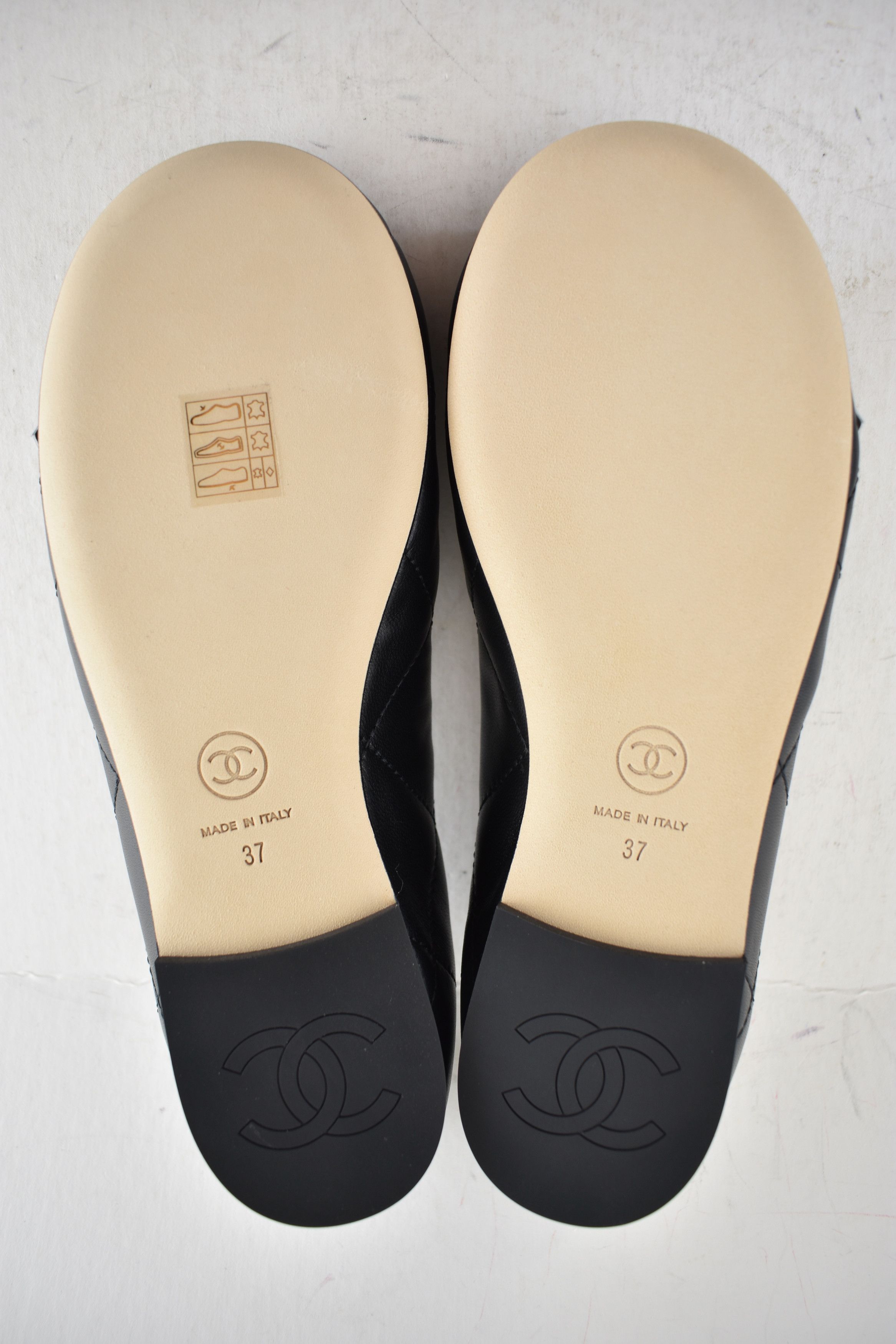 Chanel 26M Coco Beach Cambon White CC XL Ballet Ballerina Flat 37 Size US 7 / IT 37 - 24 Thumbnail