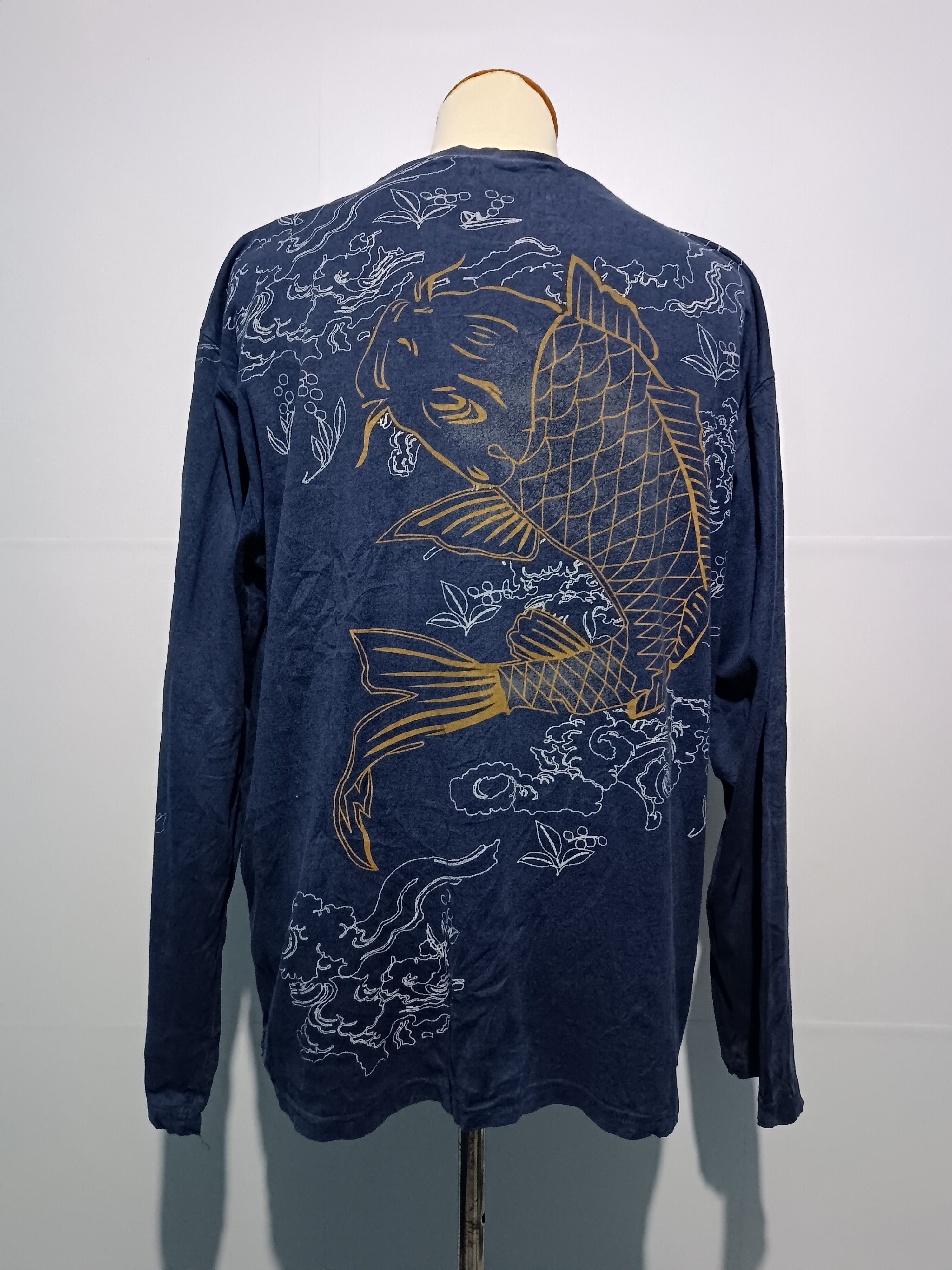 Japanese Brand Vintage Koi Fish Sukajan T-shirt Size US L / EU 52-54 / 3 - 1 Thumbnail