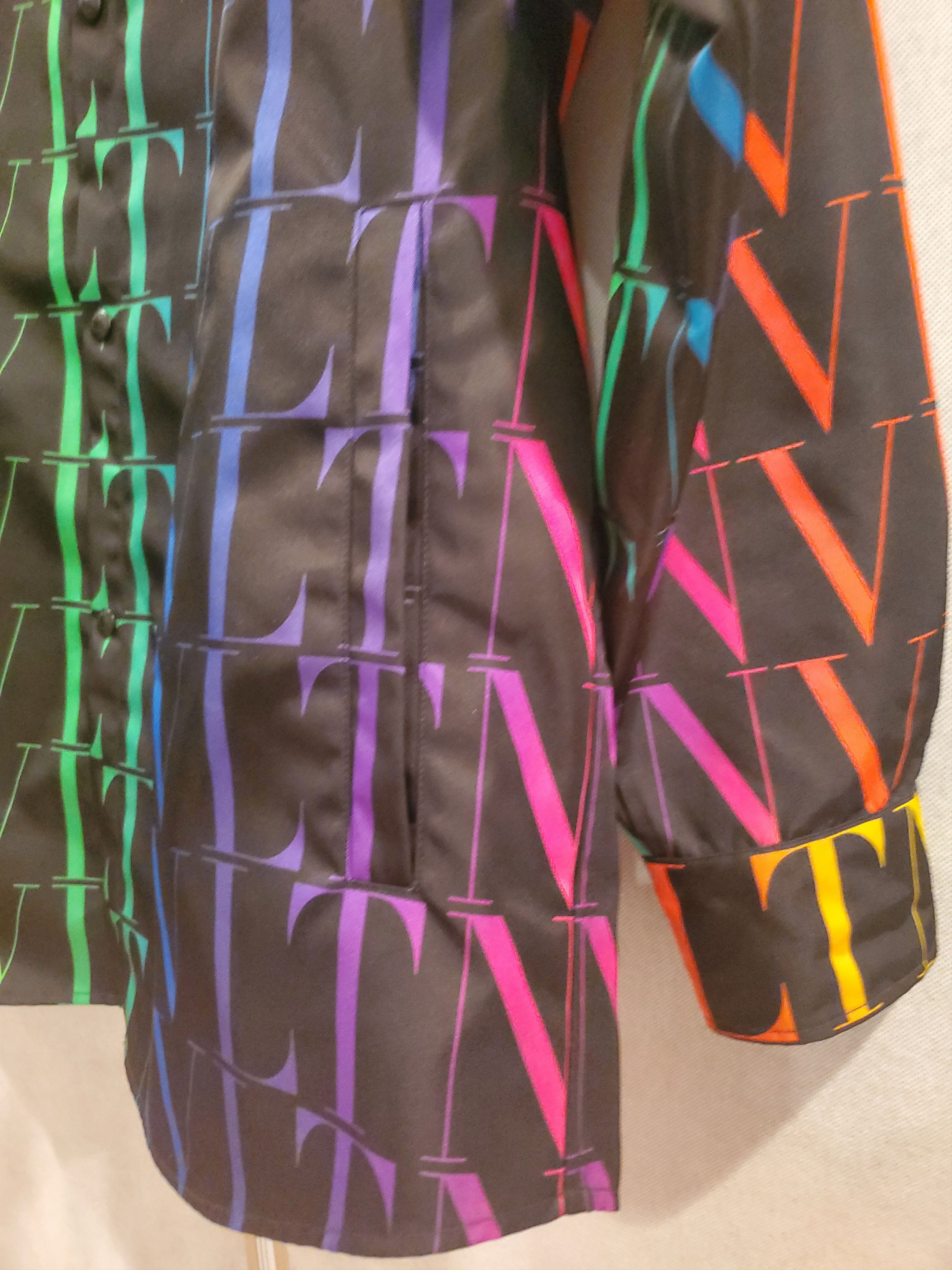 Valentino Oversized "VLTN" Multi Logo Print Overshirt Size US S / EU 44-46 / 1 - 4 Thumbnail