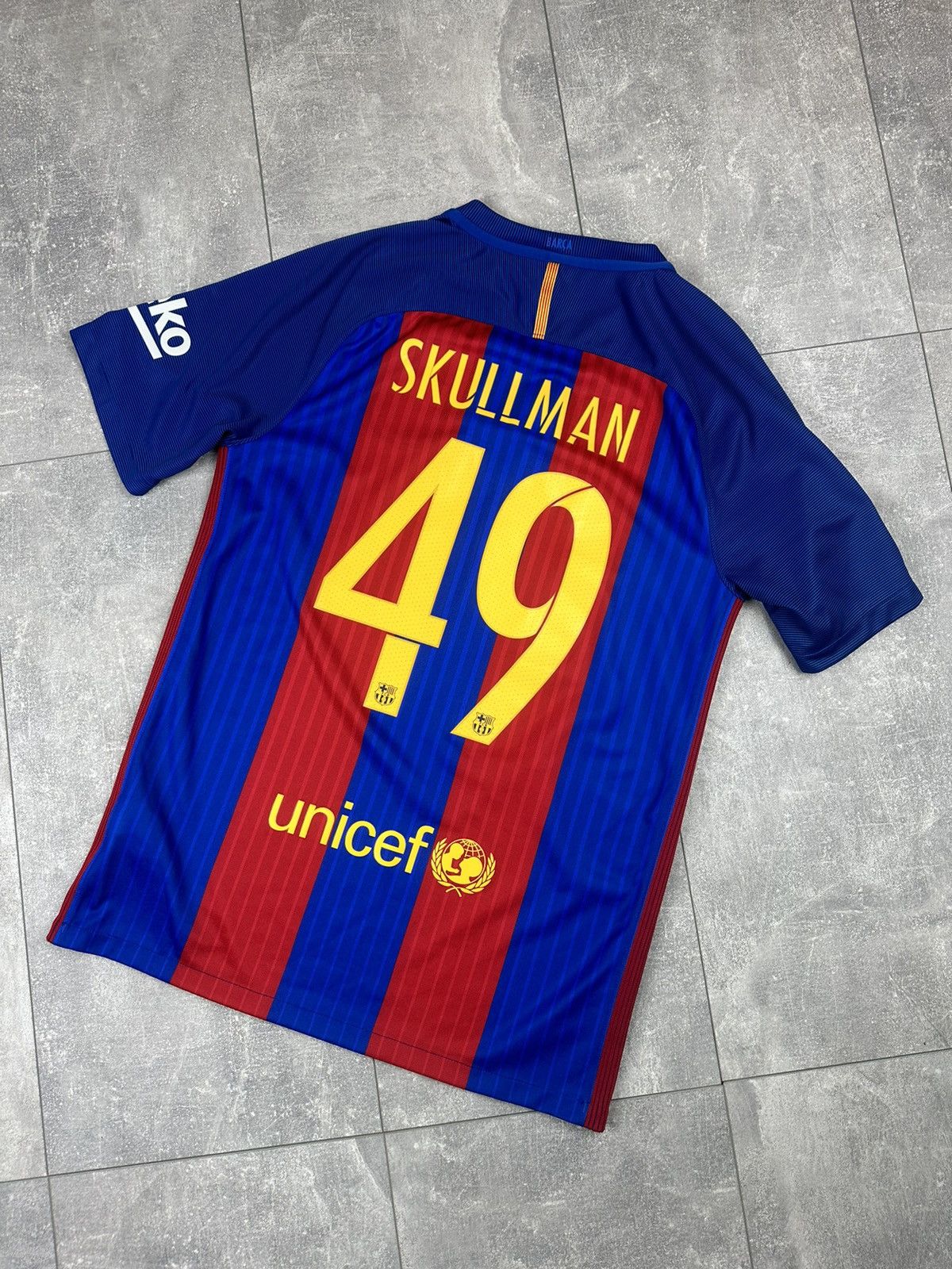 Nike Nike Barcelona FC 2016/17 Home Soccer Football Jersey Size US S / EU 44-46 / 1 - 13 Thumbnail