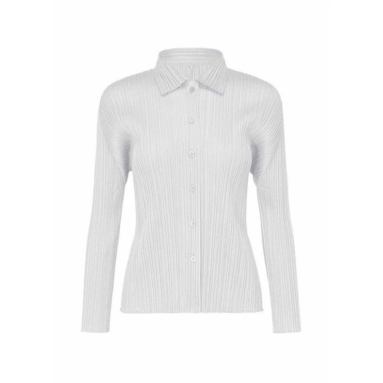 Issey Miyake A light grey cardigan