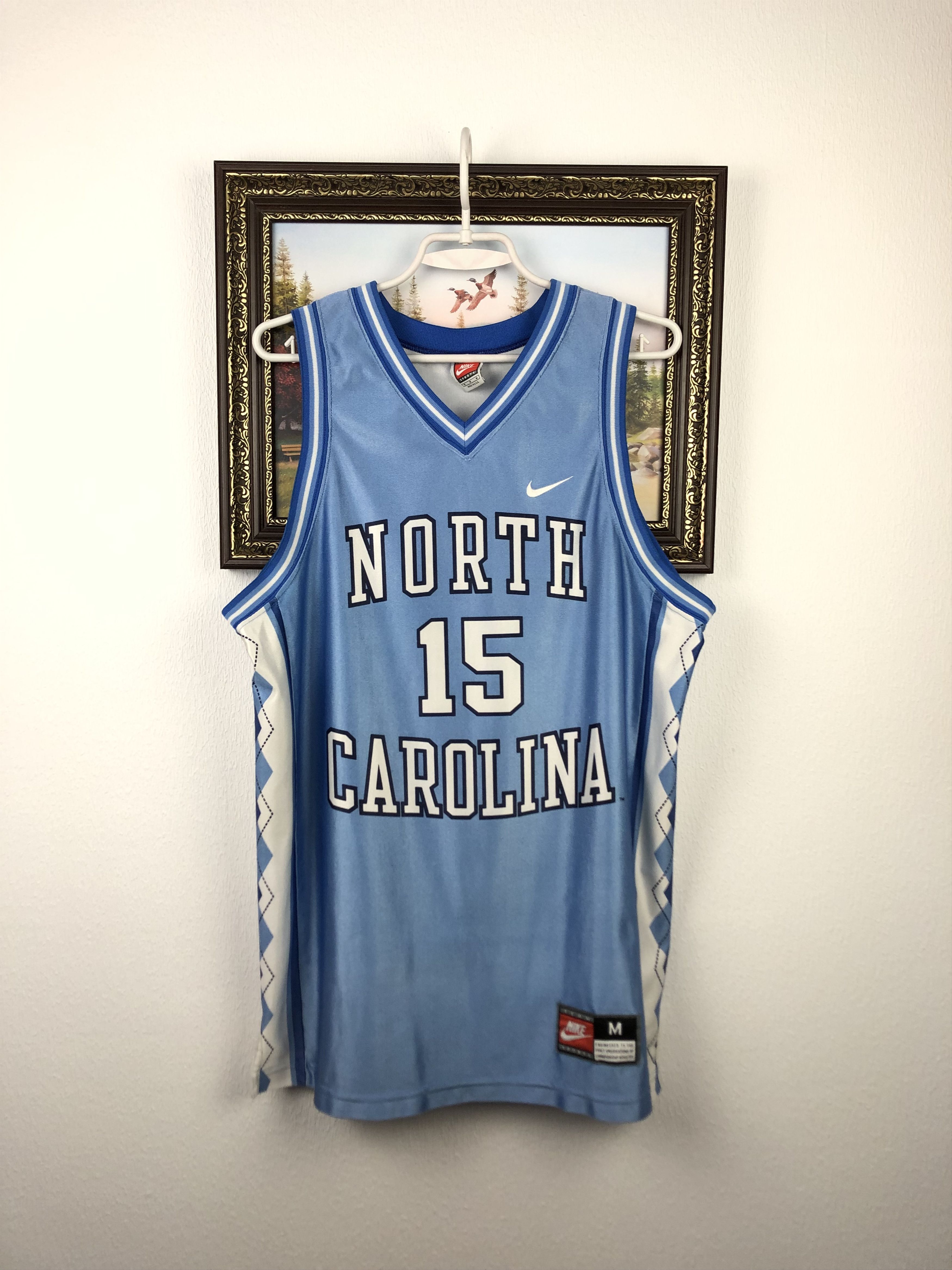 NBA Vintage 90's Nike North Carolina #15 Basketball Jersey NCAA Size US M / EU 48-50 / 2 - 1 Thumbnail