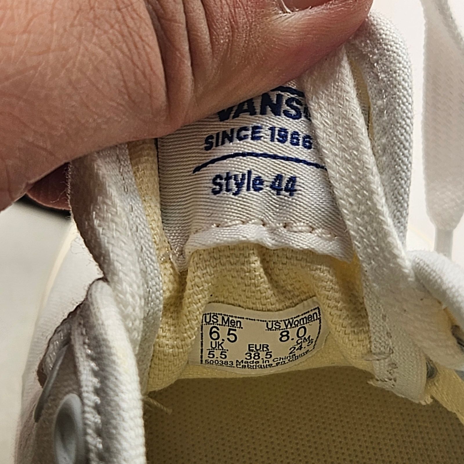 Vans VANS WOMEN'S 8 AUTHENTIC VIBRAM SOLE TRUE WHITE LOW TOP NWOB Size US 8 / IT 38 - 7 Thumbnail
