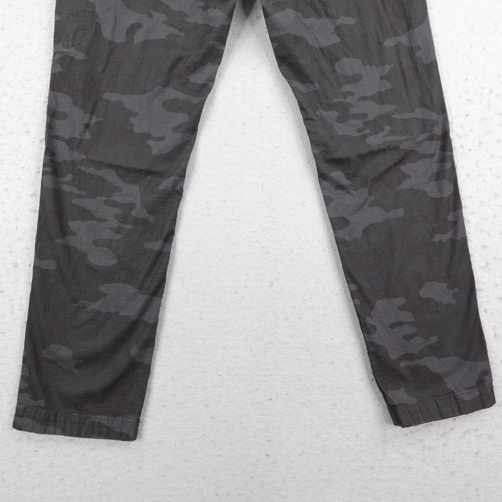 Vuori Vuori Pants Women Gray Camouflage Ripstop Chino Joggers Drawstring Hiking Pockets Zip Pocket Stretch Adjustable Waist Size 32" / US 10 / IT 46 - 6 Thumbnail