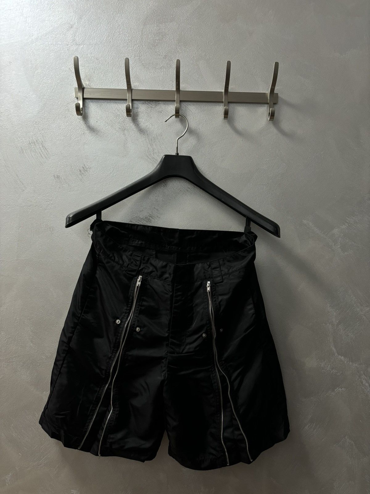 Japanese Brand Black Front Zip Shorts Size US 30 / EU 46 - 2 Thumbnail