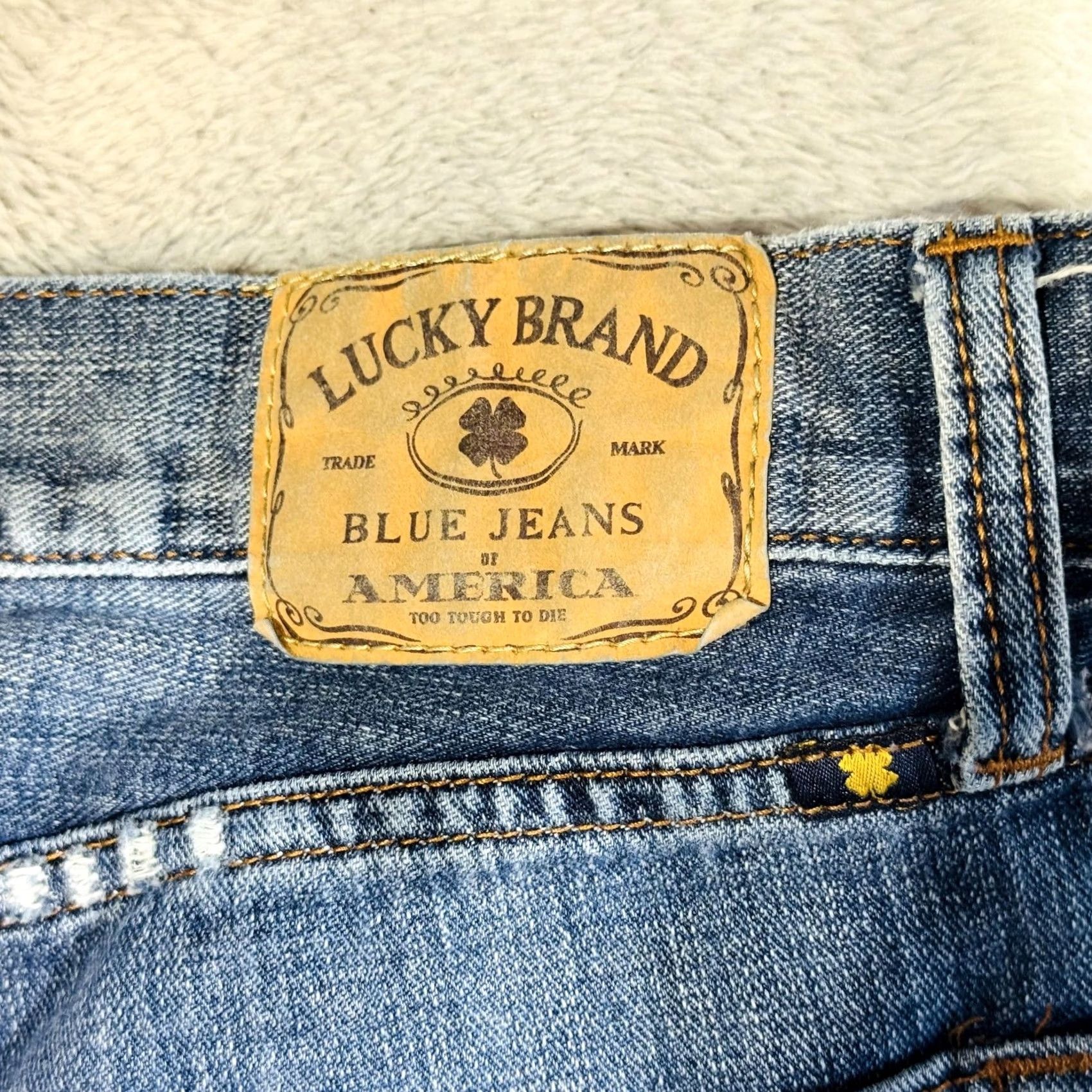 Lucky Brand Lucky Brand 221 Original Straight Jeans Mens 36x34 Blue Light Wash Denim Shirt? Size US 36 / EU 52 - 6 Thumbnail